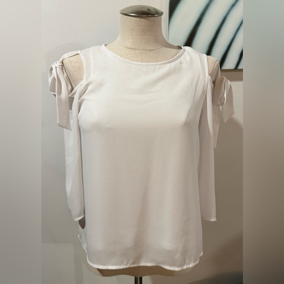 Rowbuck & Co. Tie Sleeve Chic White Cold Shoulder Blouse - Picture 1 of 9